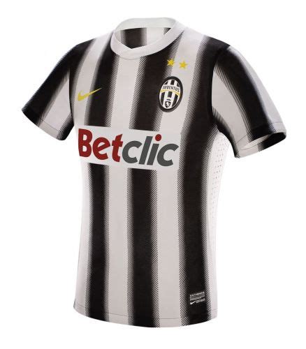 juventus football kits archive.